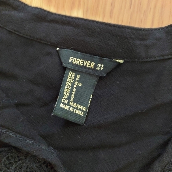 Forever 21 black boho top 3/4 sleeve with lace detail size small - Picture 3 of 5